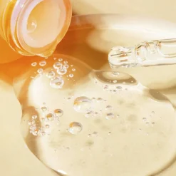Hyaluronitiiviste Lumene VALO 30 ml Kirkastava