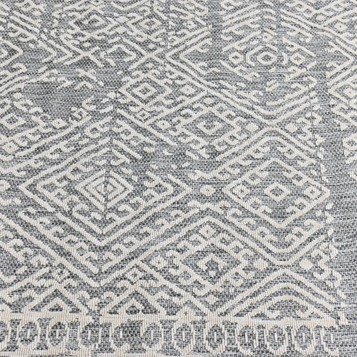 Matto Village's 160 x 230 cm Friida vaaleanharmaa