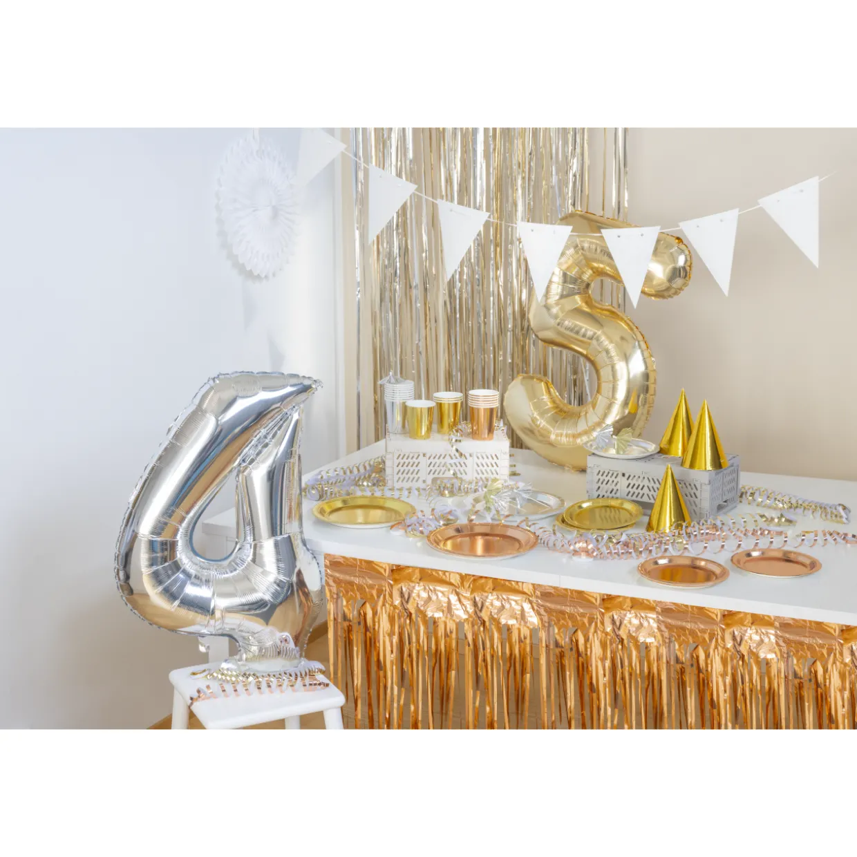Pahvilautanen Let's Party 8 kpl 24 cm kulta