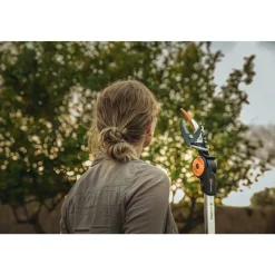 Puutarhan monitoimileikkuri Fiskars PowerGear™X UPX82