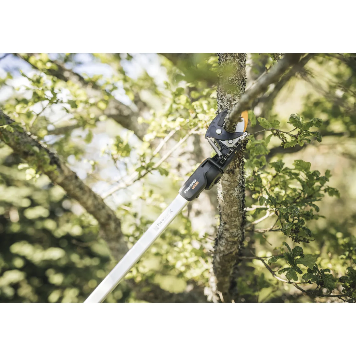 Puutarhan monitoimileikkuri Fiskars PowerGear™X UPX82