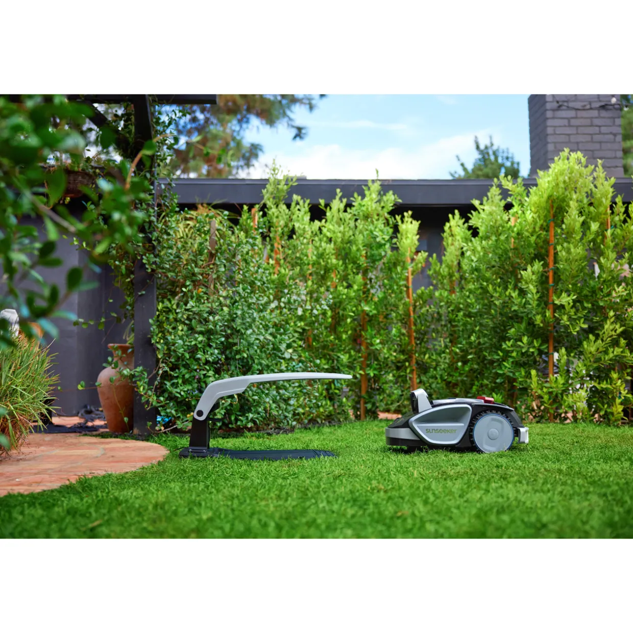 Robottiruohonleikkuri Sunseeker V3 600m² rajalangaton